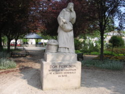 Statue en hommage à Dom Pérignon